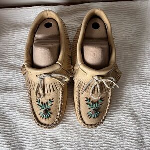 Manitoba Moccasins Beaded Caribou Tufts Fringed Rubber sole